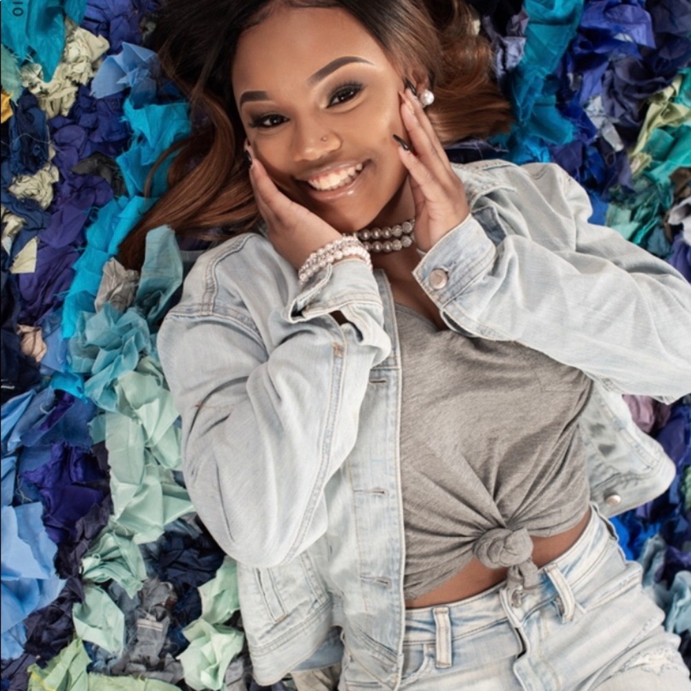 Meet your Posher, Dakaria